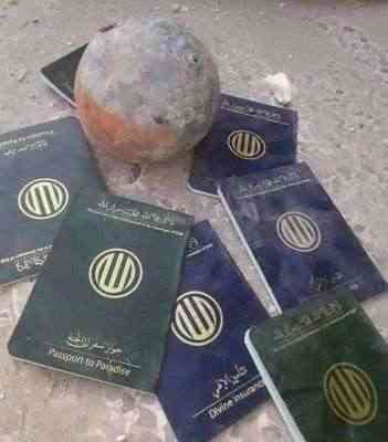 شاهد بالفيديو .. إيران تستخف مجددا بالحوثيين وتمنحهم جوازات سفر إلى الجنة