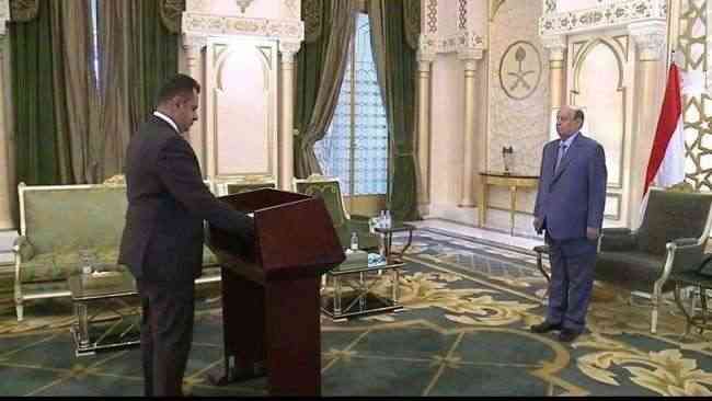 رئيس الوزراء الجديد يؤدي اليمين الدستورية امام الرئيس هادي