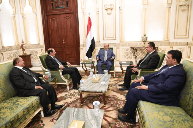 الرئيس هادي يجدد دعمه للحكومة ويحثها على سرعة تحقيق تطلعات اليمنيين