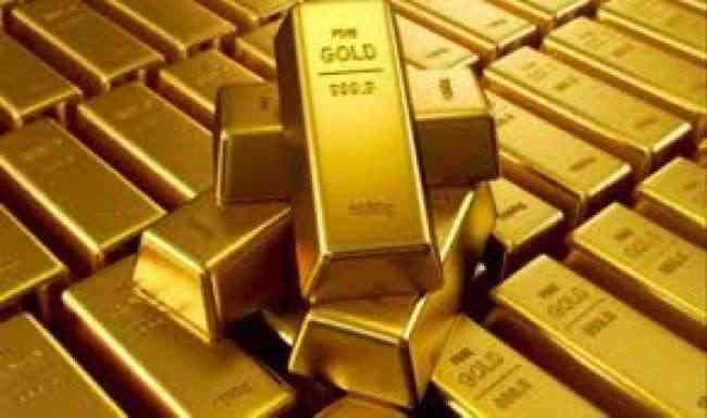 الذهب يهبط مع صعود الدولار بفعل توترات تجارية