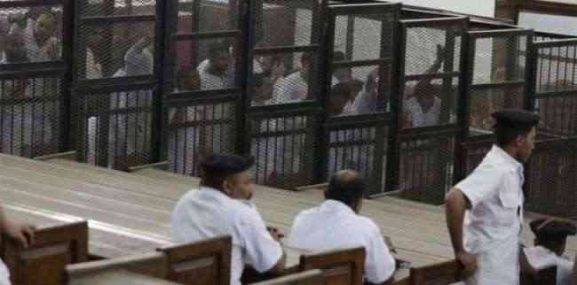 أحكام عسكرية مشددة بحق 32 إخوانيًا في مصر
