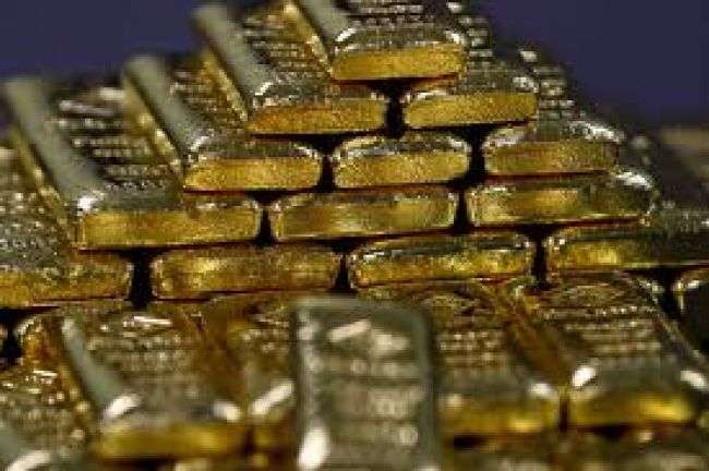 الذهب ينخفض مع ارتفاع الدولار بفضل تعليقات المركزي الأمريكي