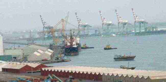 مصادر : وكلاء ملاحيين محليين امتهنوا “ابتزاز” أصحاب السفن والبواخر الوافدة إلى ميناء عدن