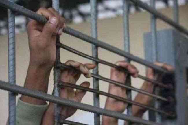 المختطفون في سجون الحوثي بالمحويت يبدأون الإضراب عن الطعام
