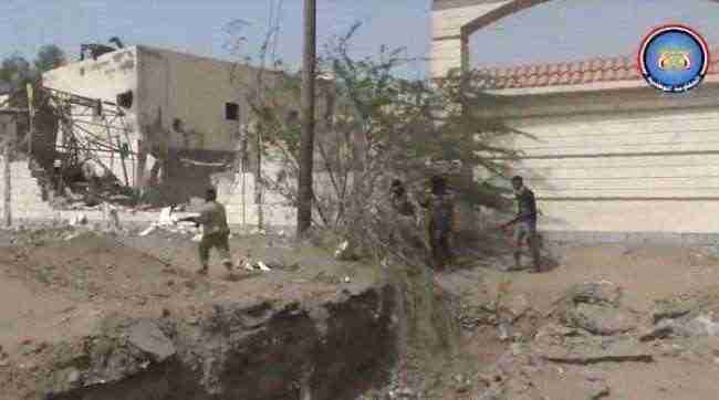 شاهد بالفيديو .. لحظة دك دفاعات وتحصينات الحوثي في أحياء مدينة الحديدة