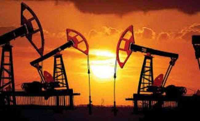 اسعارالنفط يتراجع مع ارتفاع الإنتاج الأمريكي