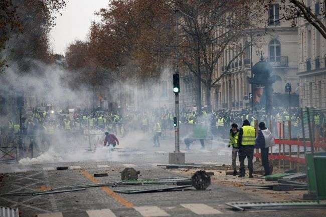 باريس.. تصاعد المواجهات بين الشرطة ورجال السترات الصفراء