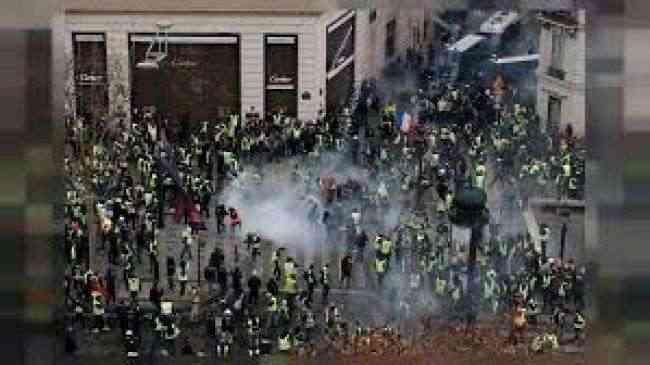 فرنسا .. صدامات وإطلاق غاز مسيل للدموع في احتجاجات «السترات الصفراء»
