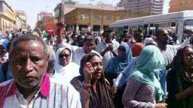 احتجاجات السودان .. نظام صامد واحتمالات مفتوحة!