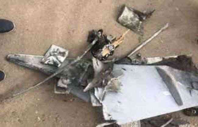 خبراء عسكريون يحددون نوع وهوية الطائرة المسيرة التي استهدفت قيادات عسكرية في قاعدة العند