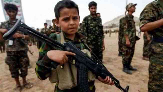 التحالف يسلم الحكومة الشرعية 9 اطفال جندهم الحوثي بعد تاهيلهم