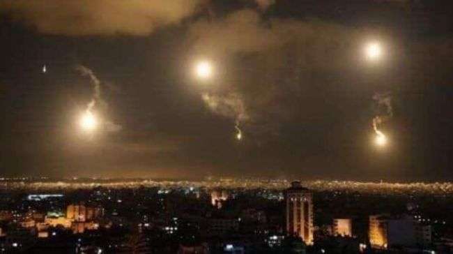 لليوم الثاني دفاعات سوريا الارضية تتصدى للغارات الاسرائيلية وتسقط صواريخها
