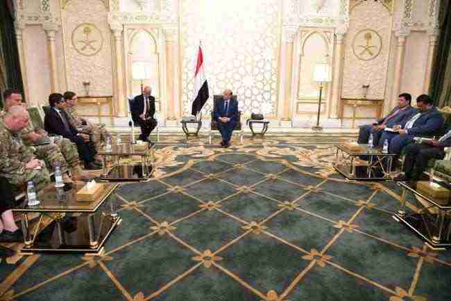 الرئيس هادي يلتقي قائد القيادة المركزية الأمريكية وهذا مادار بينهما