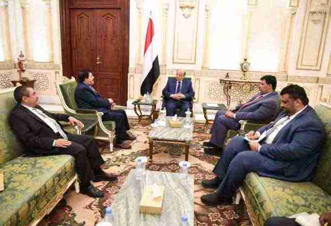 رئيس الجمهورية  يلتقي محافظي حجة وذمار ويدعو لمواجهة المشروع الإمامي لميليشيا الحوثي