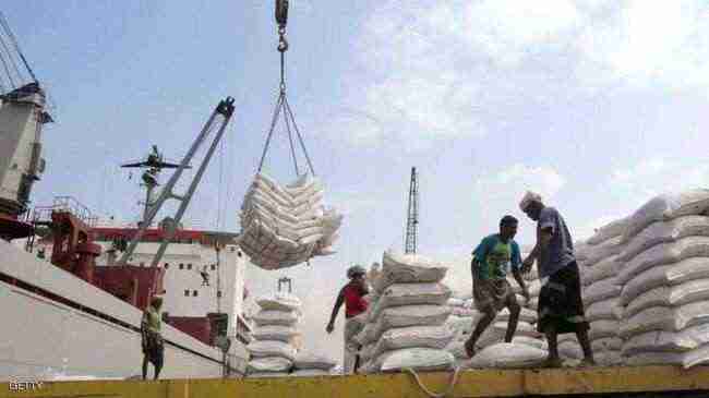 حصار الحوثي يهدد حبوب القمح في #الحديدة بالتلف