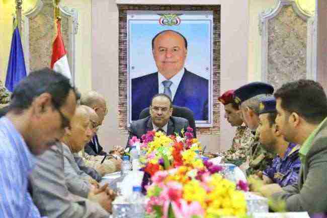 وزير الداخلية يعقد إجتماعاً موسعاً بقيادة تعز المحلية والأمنية والعسكرية