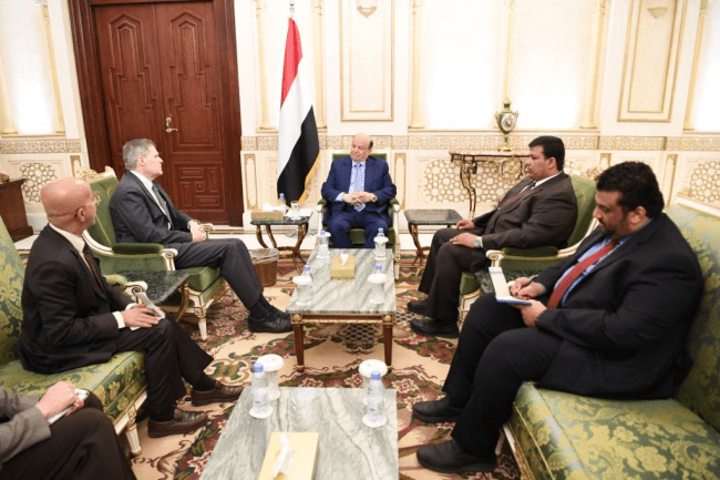 الرئيس هادي يشيد بمستوى التنسيق والتعاون بين اليمن والولايات المتحدة
