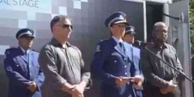 شاهد بالفيديو.. بعد الحادثة الارهابية مديرة شرطة نيوزيلندا توجه خطاب للمسلمين في بلادها