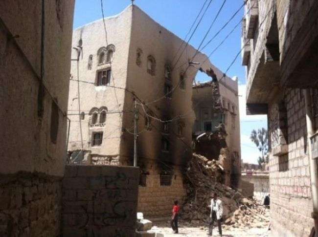 الحوثيون يشنون قصف هستيري على القرى السكنية ومسجداً في آل حميقان بالبيضاء