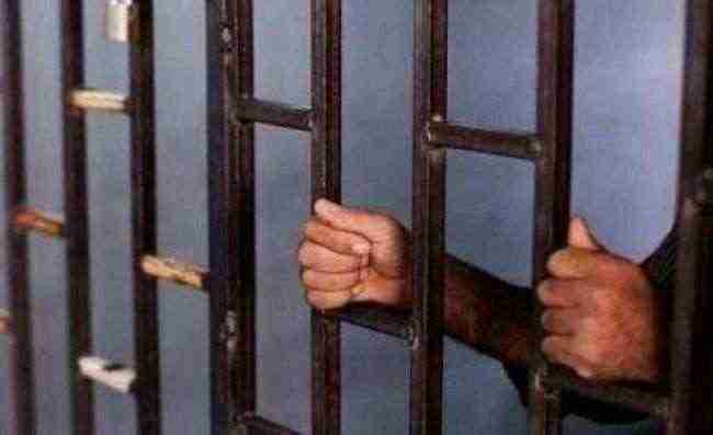 الحوثيون يعدمون احد المعتقلين في سجونهم بالحديدة
