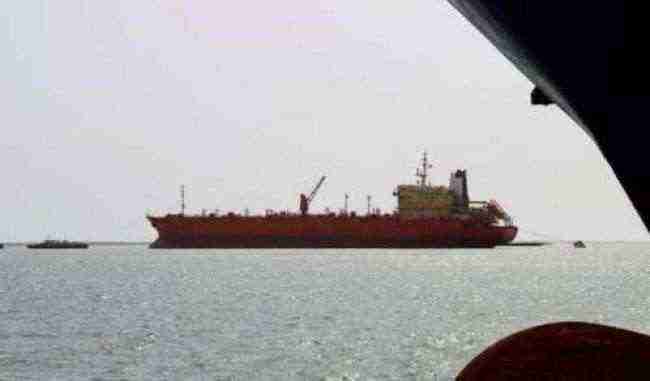 الحوثيون يعرقلون تفريغ 13 سفينة للمشتقات النفطية بعد وصولها إلى الحديدة