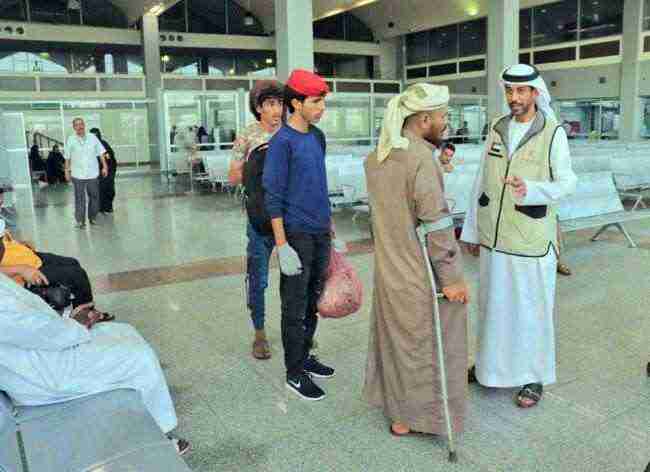 24 جريحا يمنيا يغادرون عدن لتلقي العلاج في الهند على نفقة الامارات .. شاهد