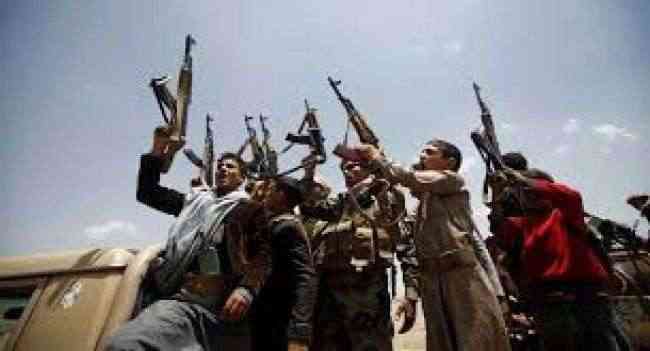 شاهد: الحوثيون يصفون شيخ قبلي ساهم في اسقاط صنعاء ويرمون جثته على قارعة الطريق