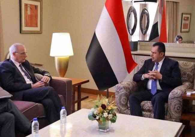 رئيس الوزراء و السفير البريطاني  يناقشان مستجدات الأوضاع والأحداث في عدن