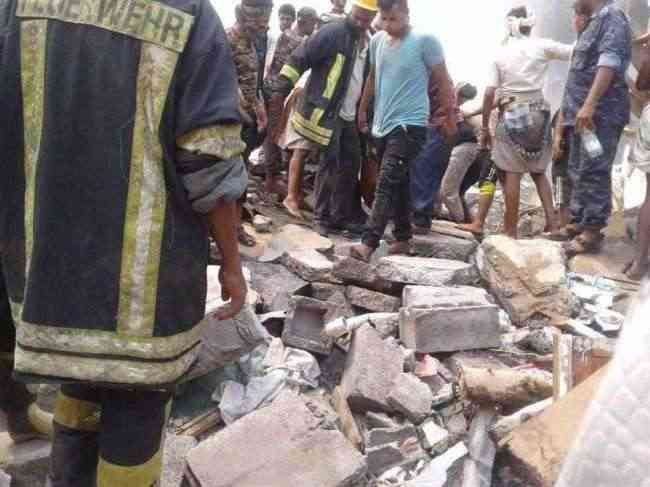 انفجار مخزن أسلحة للحوثيين يتسبب بتضرر عدد من المباني في الحديدة