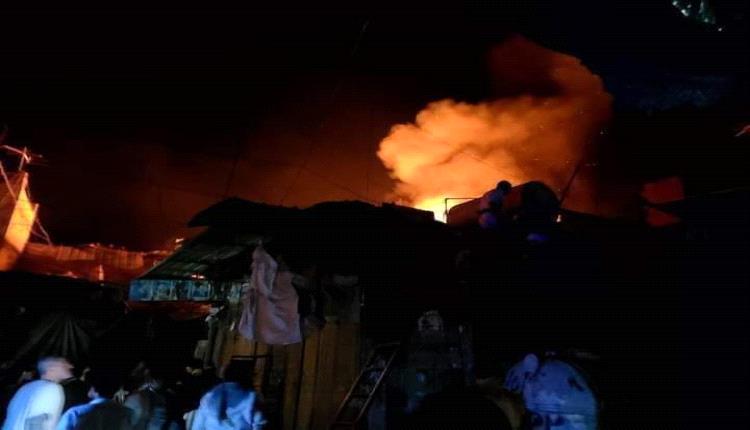 شاهد.. انفجار عنيف يهز صنعاء القديمة ونشوب حرائق ضخمة