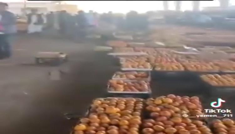 بائع في صنعاء يكشف عن الكارثة الحقيقية و يصدم المشرف بقوله: اين الخير بعد عبدالملك الحوثي