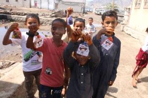 بسمة العيد تدخل الفرحة على قلوب الأطفال المحتاجين في عدن