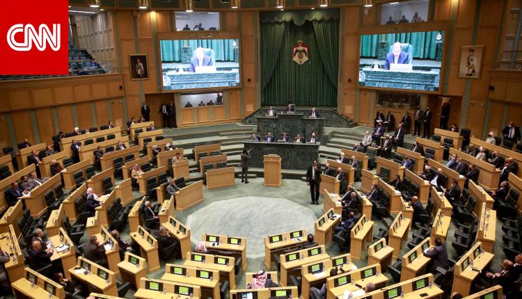 ملك الأردن يحل مجلس النواب
