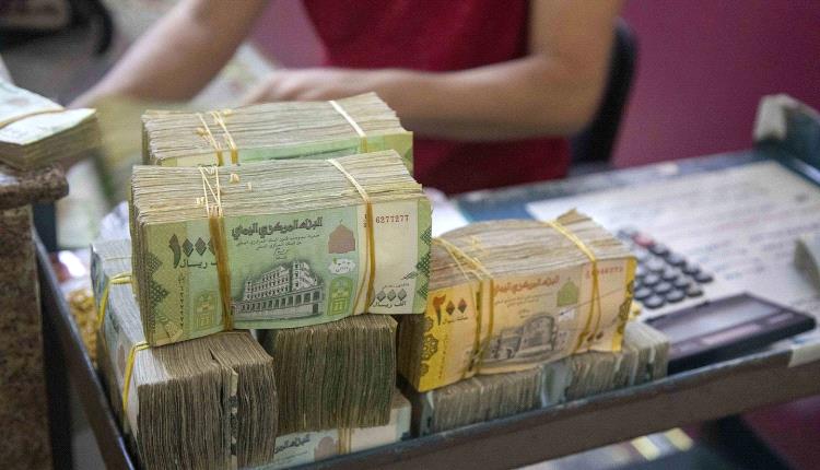 الريال اليمني يستأنف رحلة السقوط أمام العملات الأجنبية اليوم السبت