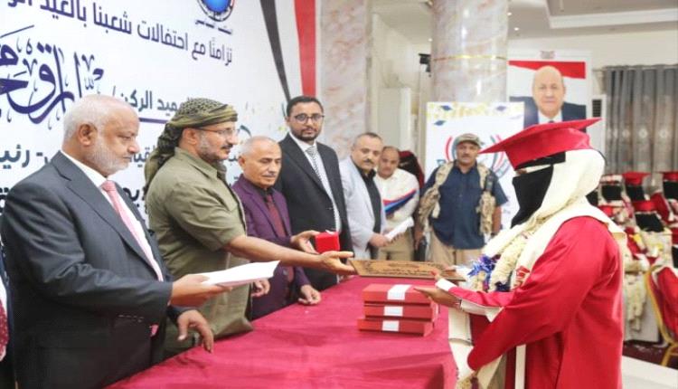 صالح يتبرع بمليار ريال لبناء جامعة الحديدة