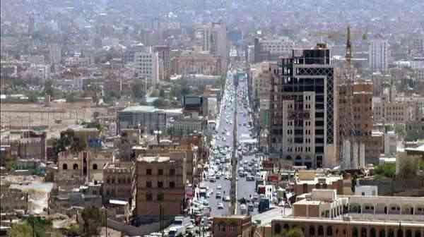 الحوثيون يقتحمون منزل مسئول في الشرعية بصنعاء ويطردون الساكنين فيه