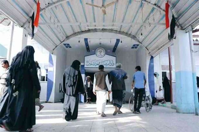 الصليب الأحمر يعلق بشأن تأثر أعماله باستهداف مطار عدن