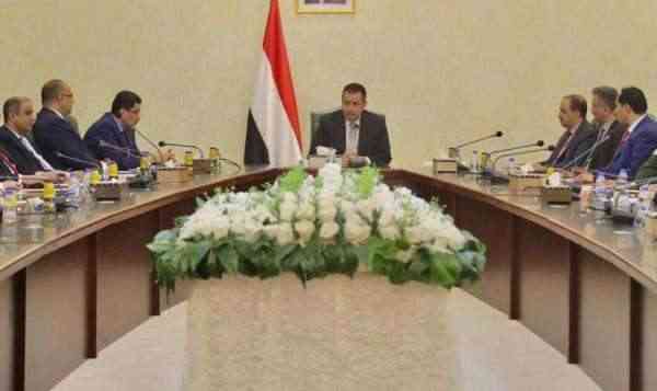 الحكومة تناقش عمل المنظمات الإنسانية بعد تصنيف الحوثيين منظمة إرهابية