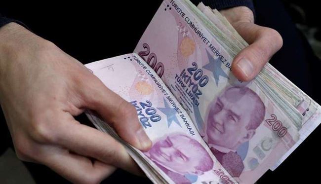 الليرة التركية تنخفض بنحو 2.5%