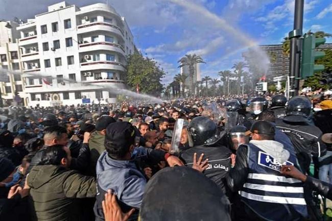 تونس: متظاهرون حاولوا اقتحام الحواجز الأمنية وسط العاصمة