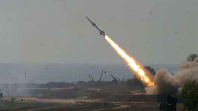 صاروخ بالستي حوثي يسقط على رؤوس المدنيين في مأرب