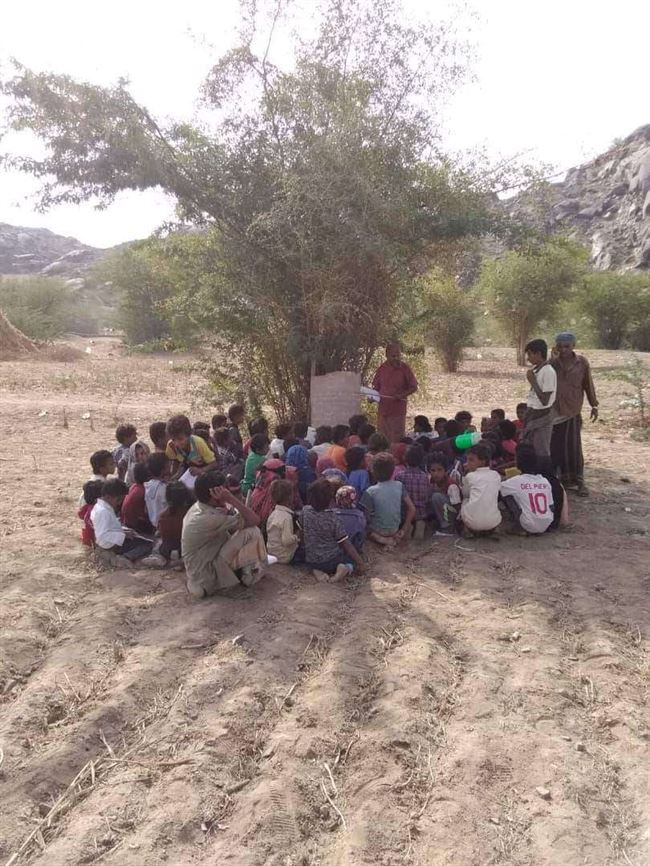 معرضون لخطورة الاستغلال الجنسي والتجنيد.. 2.7 مليون طفل خارج التعليم في اليمن