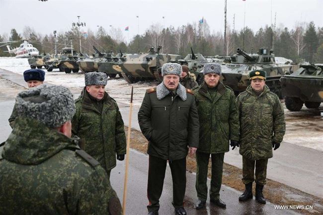توتر الأوضاع على حدود بيلاروسيا وأوكرانيا تنشر 17 ألف جندي من قواتها