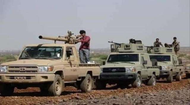 الاشتباكات بدأت.. الحوثي يعزز محيط مأرب بآليات ثقيلة وقيادة الجيش تعقد اجتماع عسكري هام للمواجهة