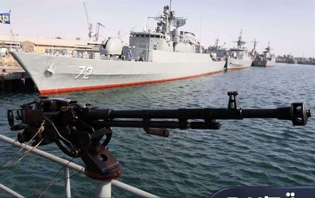 التوتر يتصاعد.. إيران تحرك مدمرة وسفينة حربية نحو البحر الأحمر