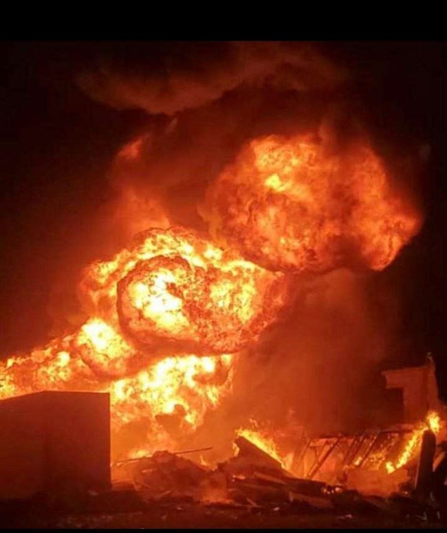 فيديوهات.. انفجار يهز شركة النفط أعقبه حريق حول ليل المهرة إلى نهار ملتهب وسقوط ضحايا