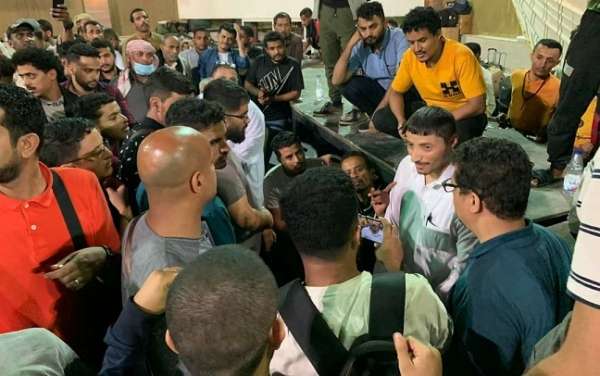 الحكومة تجلي دفعة جديدة من اليمنيين العالقين بالسودان