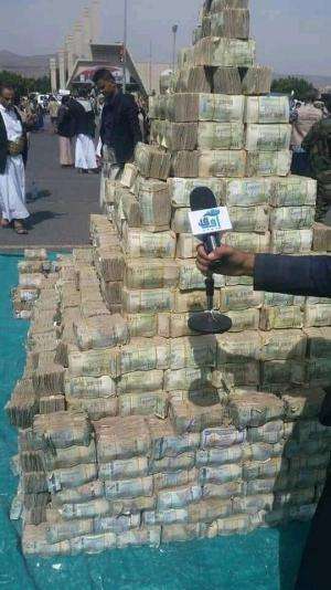 انهيار القطاع المصرفي في صنعاء مع وجود أزمة سيولة نقدية خانقة