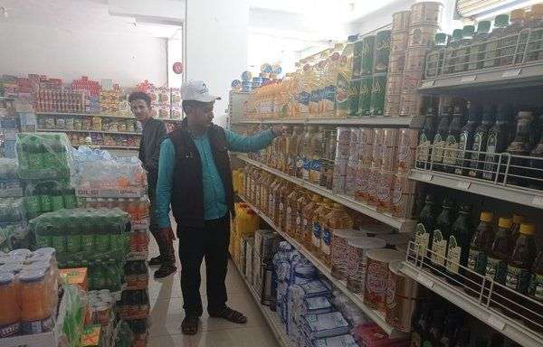 الحوثي يغرق السوق اليمنية بالبضائع الإيرانية