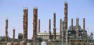 تراجع إنتاج النفط الليبي إلى ما دون المليون برميل يوميا